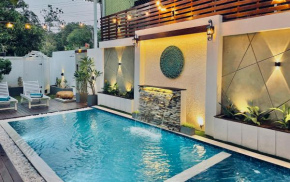 8 Plus Motels